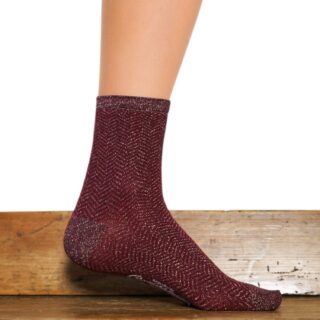 Les Chevrons – chaussettes femme – coton bordeaux par la marque Maison Broussaud Maison Broussaud - Les Chevrons – chaussettes femme – coton bordeaux