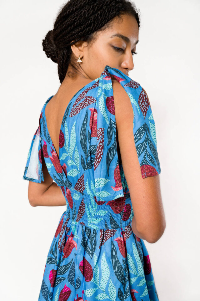 Nevice - Robe bleue à fleurs