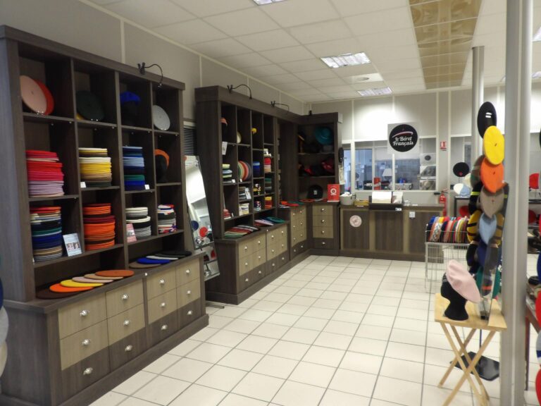 Le béret français - Magasin d'usine à Bayonne