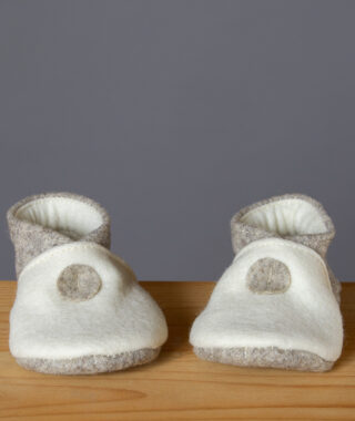 Chaussons en feutre pour bébés par la marque Ardelaine Ardelaine - Chaussons en feutre pour bébés
