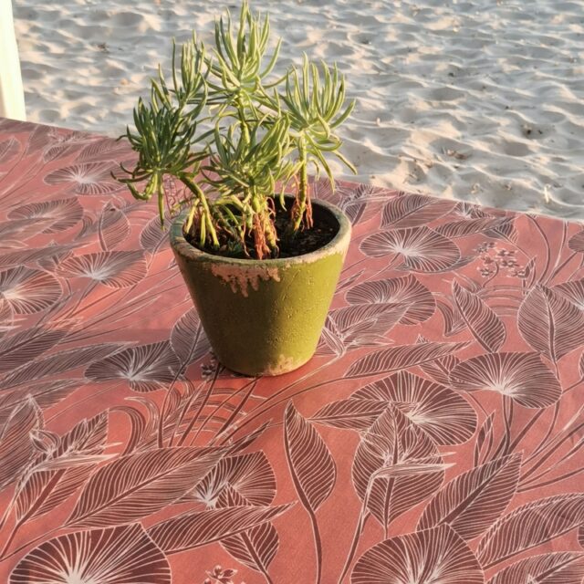 Chemin de table Jungle brun par la marque Fleur de Soleil Fleur de Soleil - Chemin de table Jungle brun