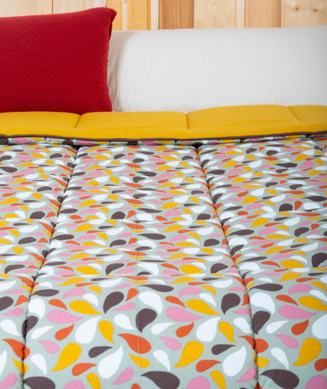 Ardelaine - Couverture piquée en laine - Vintage - motif Pétales