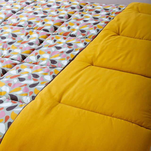 Ardelaine - Couverture piquée en laine - Vintage - motif Pétales