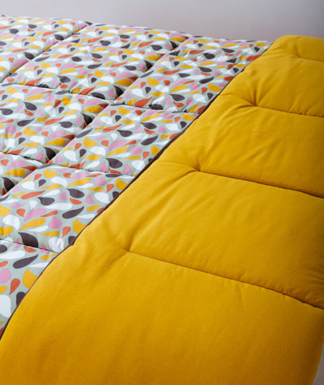 Ardelaine - Couverture piquée en laine - Vintage - motif Pétales