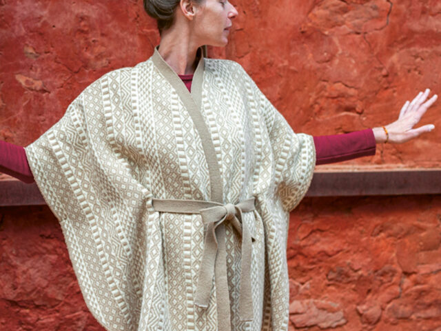 Ardelaine - Cape en laine - Beauchastel