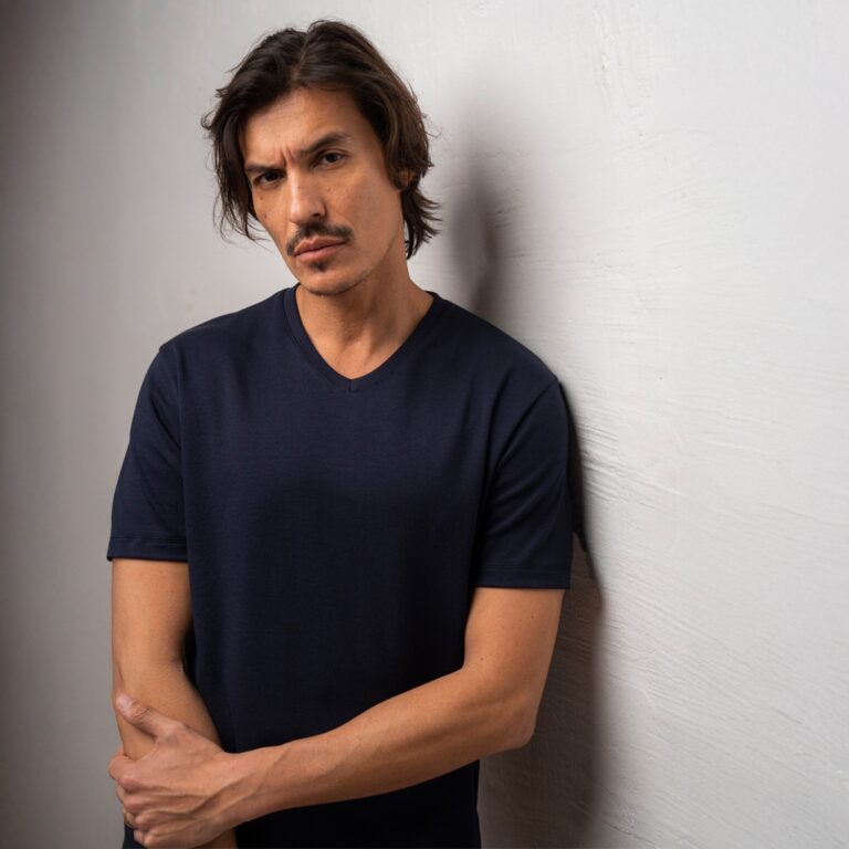 Le t-shirt Propre - Le t-shirt en coton bio - Col V - Bleu marine