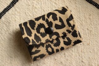 MAISON MALLOW - Mini Portefeuille Léopard Beige et Noir