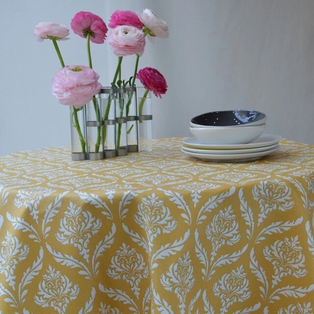 Fleur de Soleil - Nappe enduite Pompadour jaune