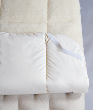 Surmatelas Confort en laine pour enfant par la marque Ardelaine Ardelaine - Surmatelas Confort en laine pour enfant