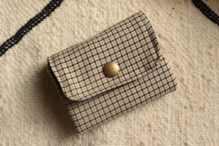 MAISON MALLOW - Mini Portefeuille à Carreaux Beige et Noir