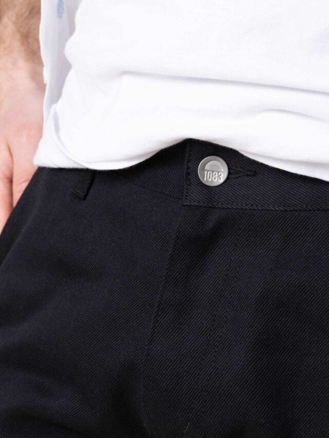 1083 - CARGO DROIT 111N coton bio superdenim uni noir Homme