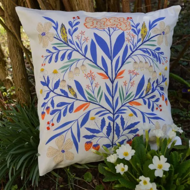 Maison Primavera - Coussin Galanthus brodé main – Jardin fleuri