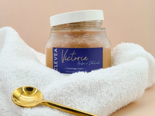 Clevea - Victoria - Gommage corps "Ambre Patchouli"