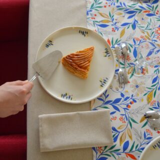 Grande assiette – motif Primavera par la marque Maison Primavera Maison Primavera - Grande assiette – motif Primavera