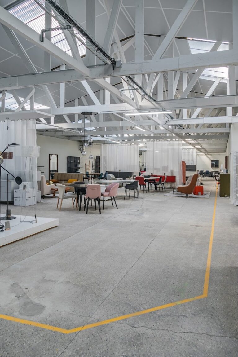 Magasin d'usine Ligne Roset situé à Montagieu