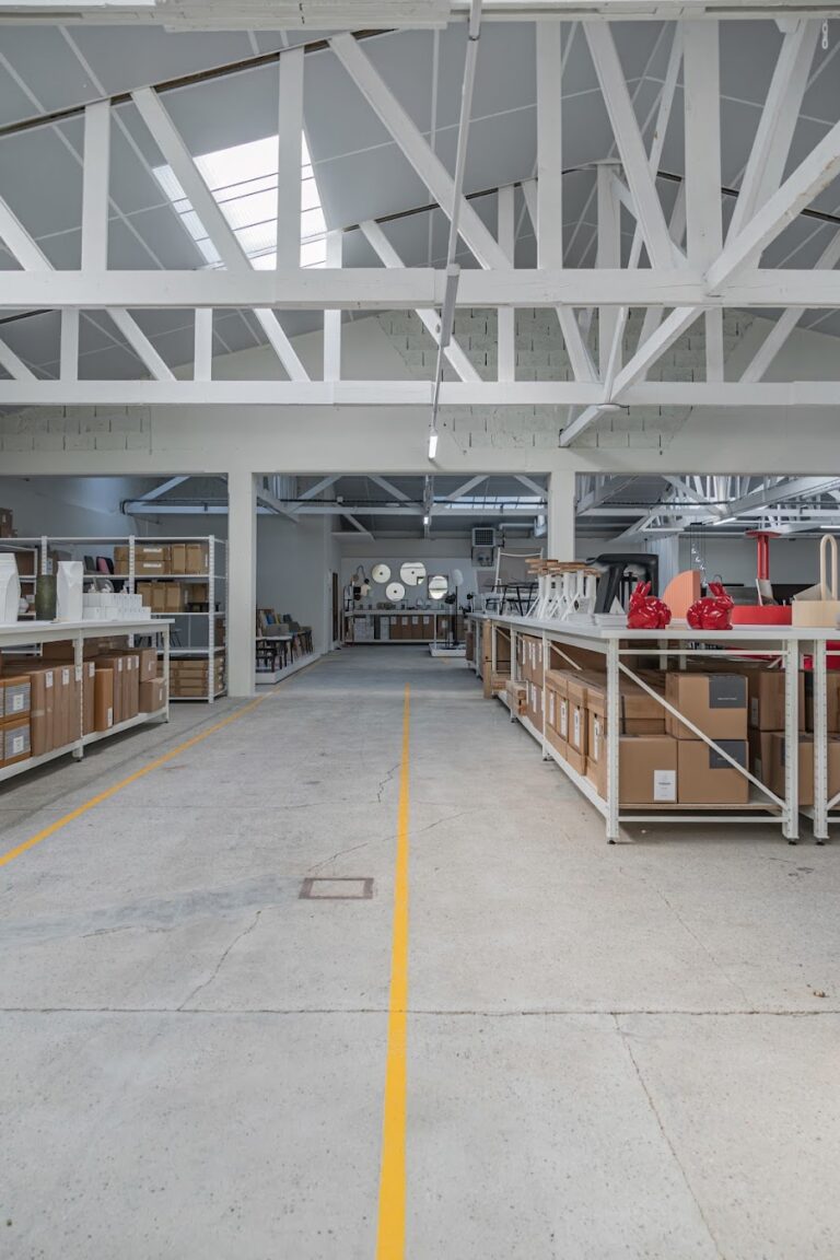 Magasin d'usine Ligne Roset situé à Montagieu