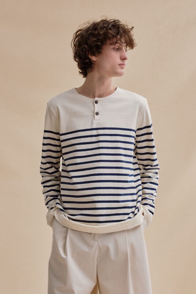 Marinière Marine Nationale col boutonné écru et marine pour homme par la marque Le Minor Le Minor - Marinière Marine Nationale col boutonné écru et marine pour homme