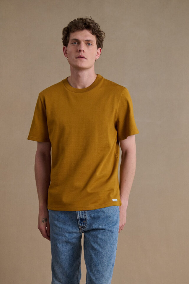 T-shirt camel à manches courtes en laine mérinos pour homme par la marque Le Minor Le Minor - T-shirt camel à manches courtes en laine mérinos pour homme