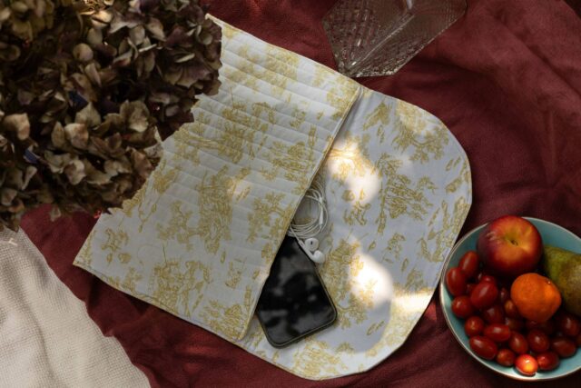 Maison Mallow - Pochette matelassée Toile de Jouy Jaune - Prototype