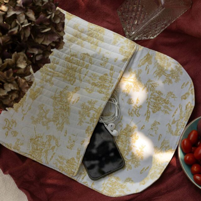 Maison Mallow - Pochette matelassée Toile de Jouy Jaune - Prototype