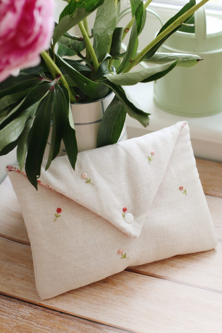 Des fils et des mots - La housse brodée « Les soeurs Brontë » - Format poche