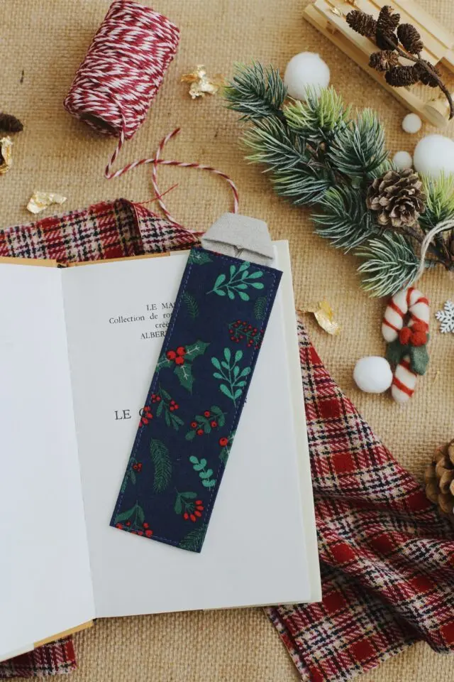 Marque-page « Christmas Pudding d’Agatha Christie » par la marque Des fils et des mots Des fils et des mots - Marque-page « Christmas Pudding d’Agatha Christie »