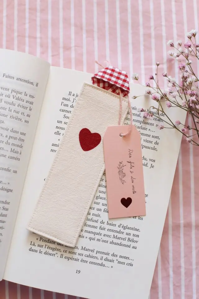 Des fils et des mots - Marque-page « Coeurs rouges »