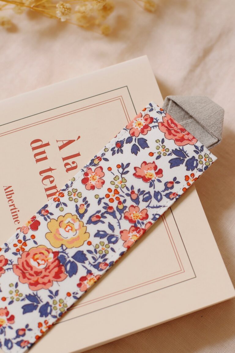 Des fils et des mots - Marque-page « Emma de Jane Austen » - Tissu Liberty London