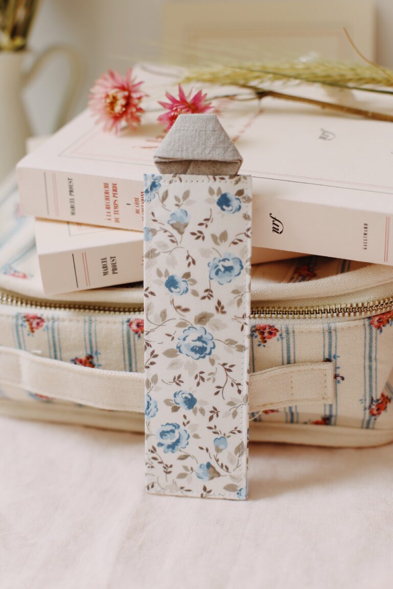 des fils et des mots default title marque page la princesse de cleves de mme de la fayette 51286748037462 Des fils et des mots - Marque-page « La Princesse de Clèves de Mme de La Fayette »