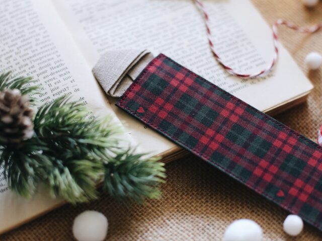 des fils et des mots default title marque page un chant de noel de charles dickens 57690729152854 Des fils et des mots - Marque-page « Un chant de Noël de Charles Dickens »