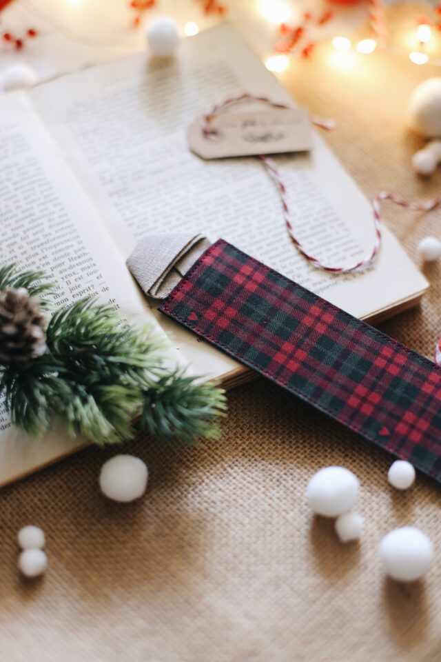 Des fils et des mots - Marque-page «  Un chant de Noël de Charles Dickens »