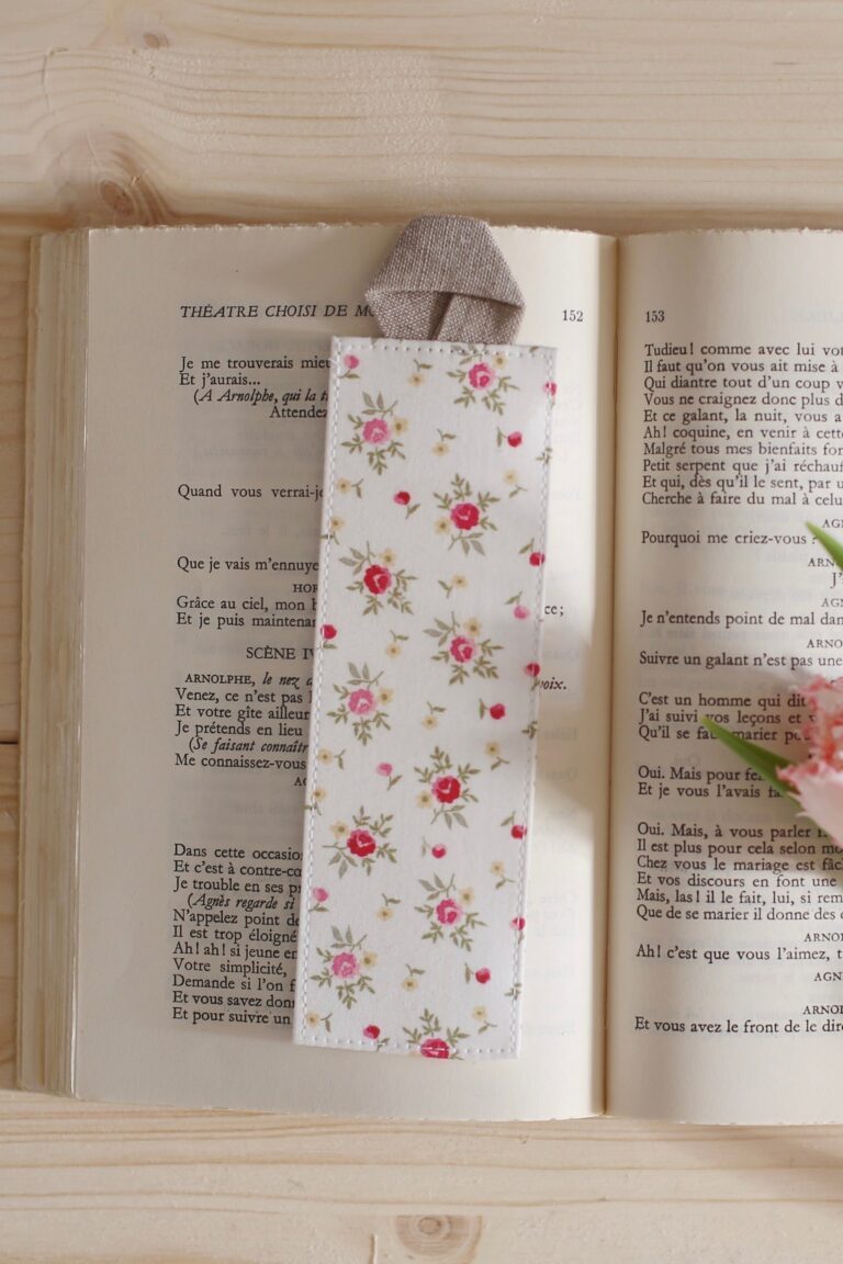 Des fils et des mots - Marque-page « Un coeur simple de G. de Maupassant »