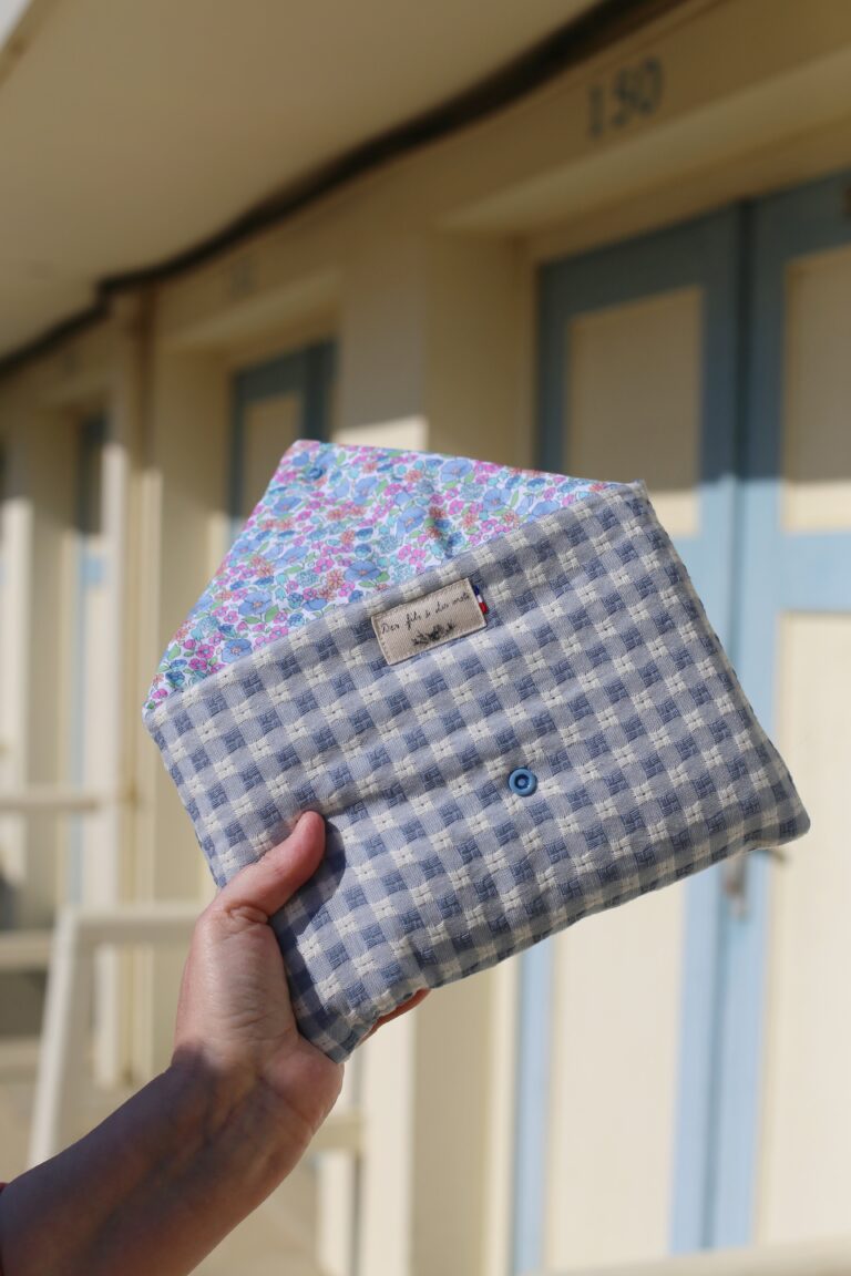 Des fils et des mots - Housse « Claudine à Paris de Colette » - plusieurs formats