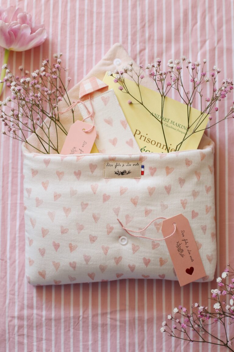 Des fils et des mots - Housse « Coeurs aquarelle » - plusieurs formats