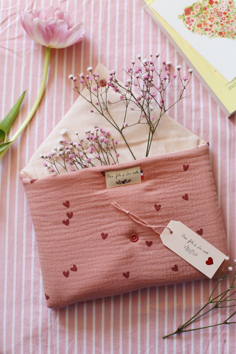 Des fils et des mots - Housse « Coeurs vieux rose » - plusieurs formats