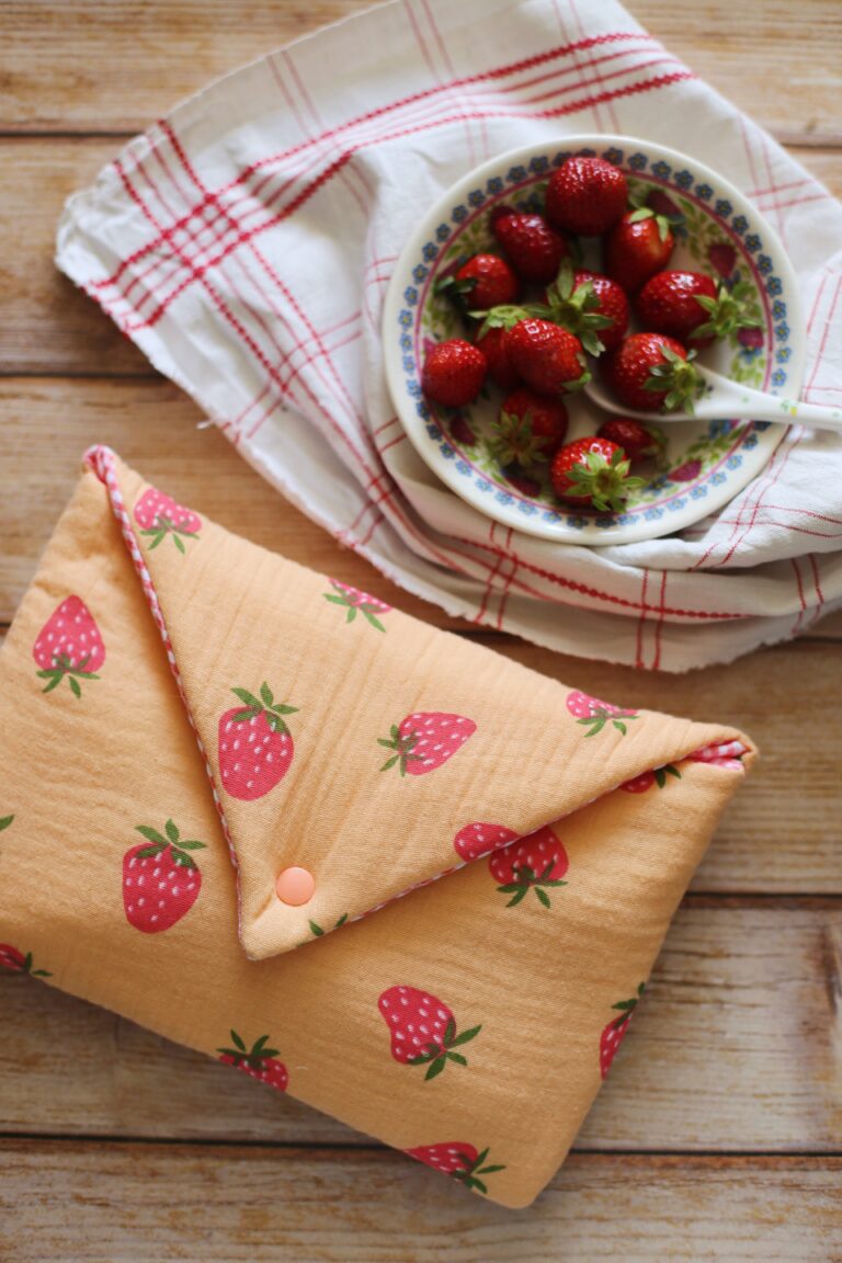 Des fils et des mots - Housse « La vagabonde de Colette » - plusieurs formats