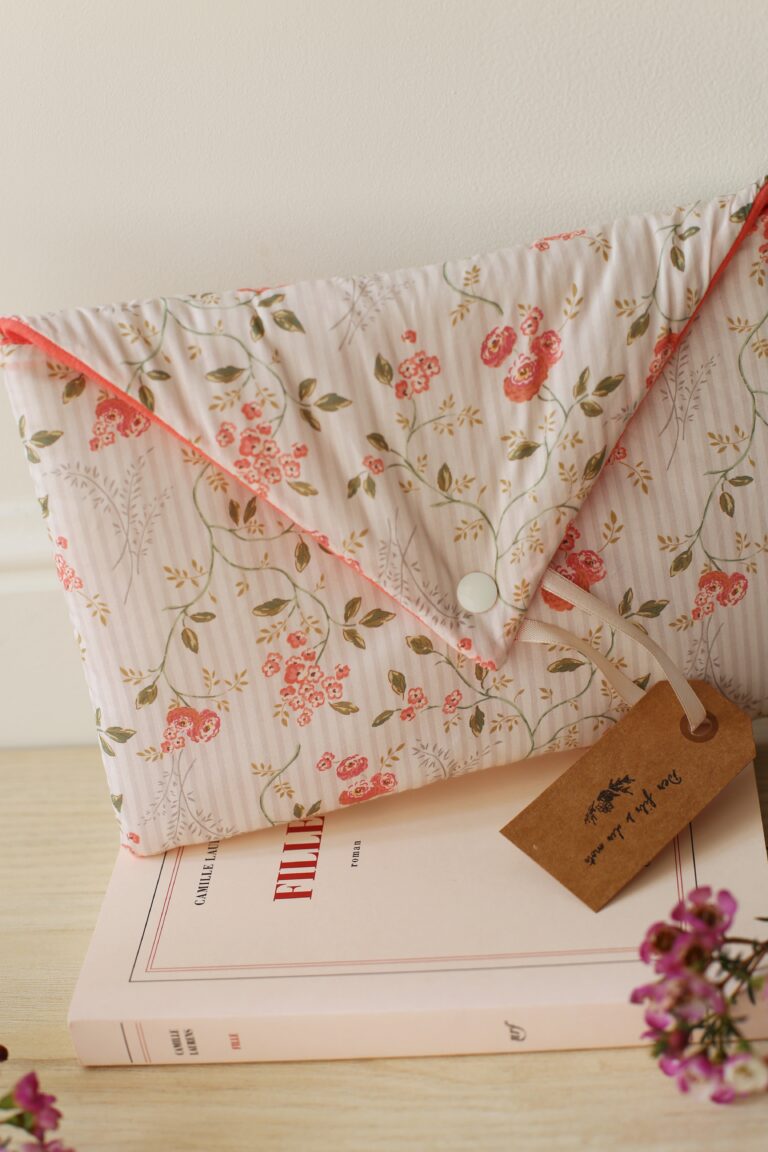 Des fils et des mots - Housse « Le Coeur et la Raison de Jane Austen » - plusieurs formats