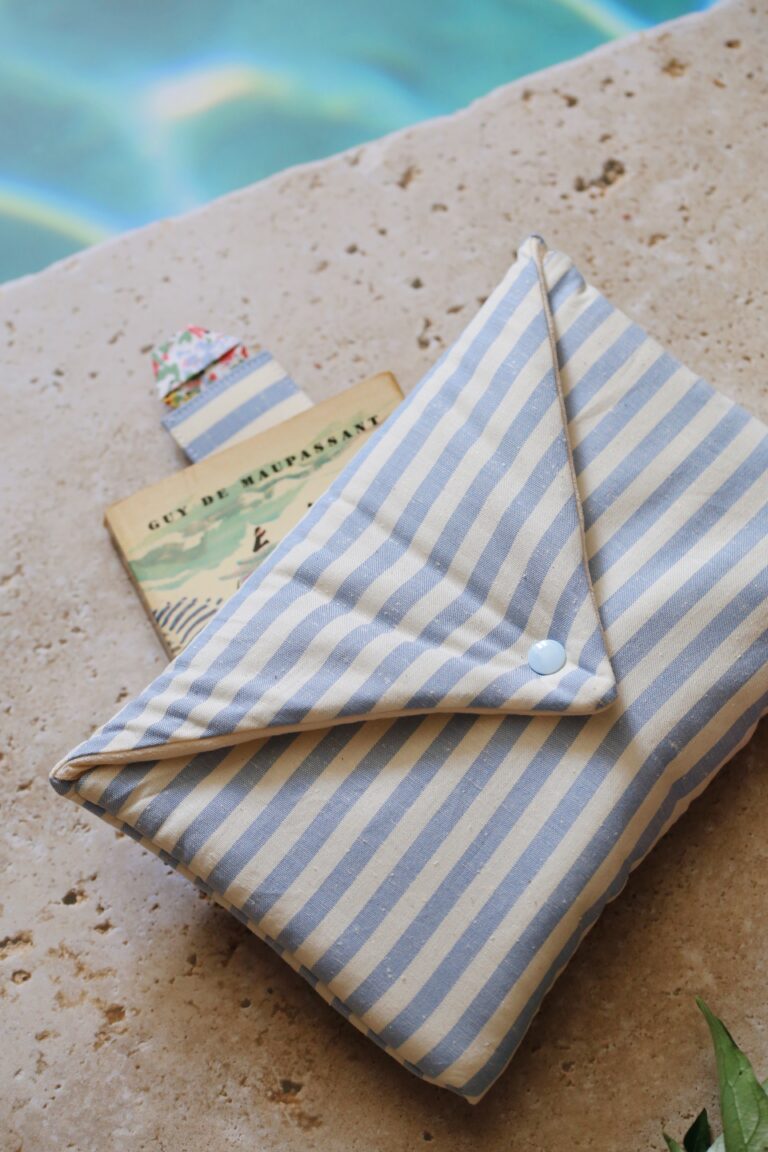 Des fils et des mots - Housse « Le Rouge et le Noir de Stendhal » - plusieurs formats