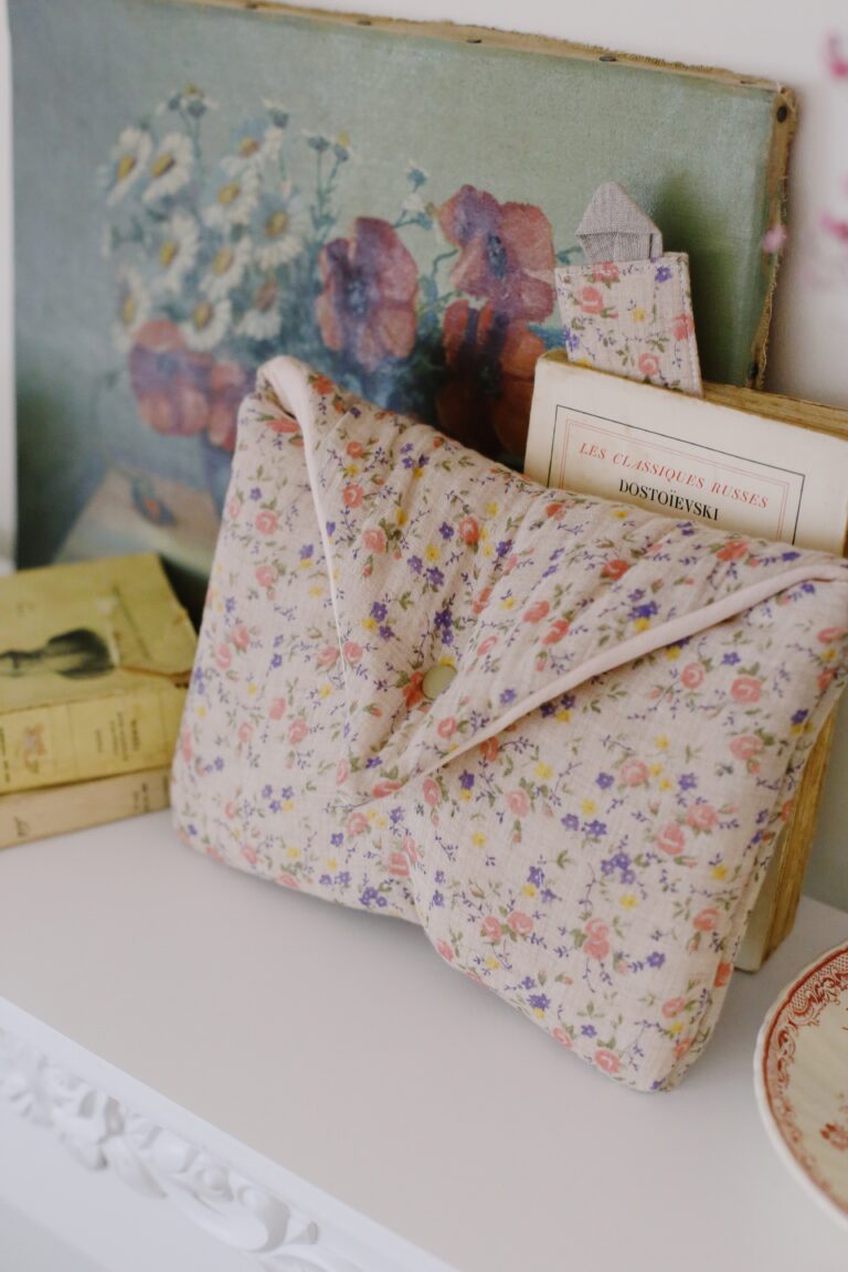 Des fils et des mots - Housse «  Une page d'amour d'Emile Zola » - plusieurs formats