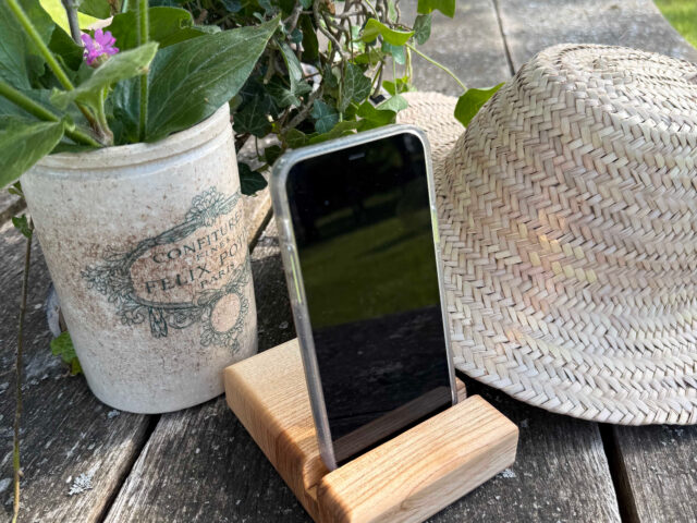 Planches BRÜT - SUPPORT TELEPHONE ET TABLETTE