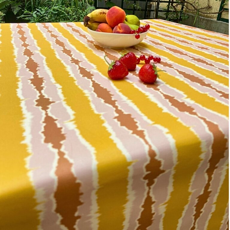 Fleur de Soleil - Set de table enduit Ikat jaune curry