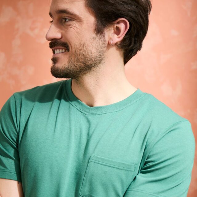 Lemahieu - T-shirt coton modal à poche - Vert Anglais - Col V - Homme