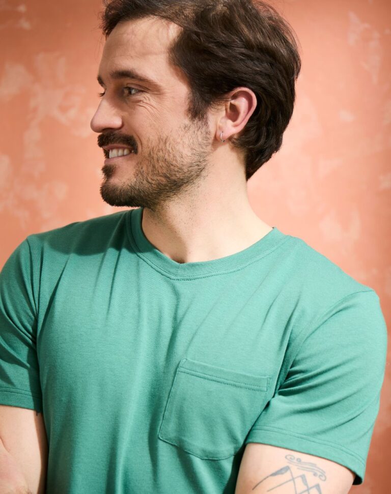 Lemahieu - T-shirt coton modal à poche - Vert Anglais - Col V - Homme