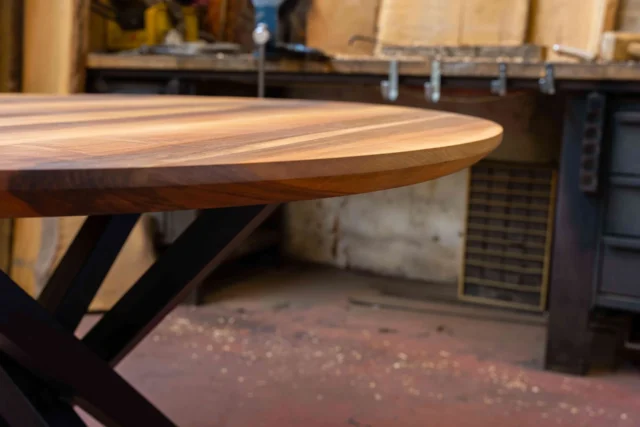 Atelier Boyet - Table ronde en noyer