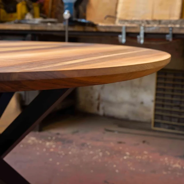 Atelier Boyet - Table ronde en noyer