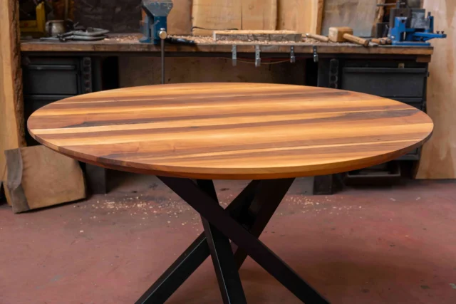Atelier Boyet - Table ronde en noyer