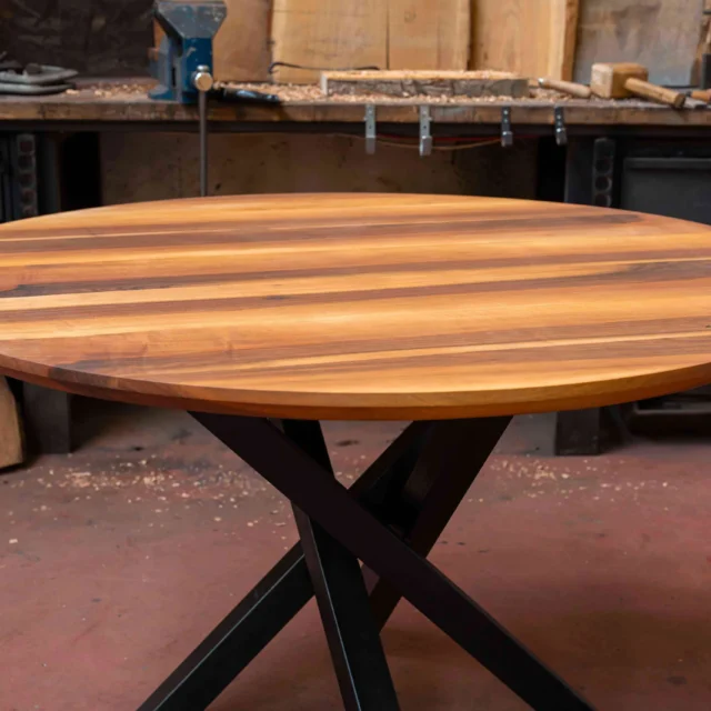 Atelier Boyet - Table ronde en noyer