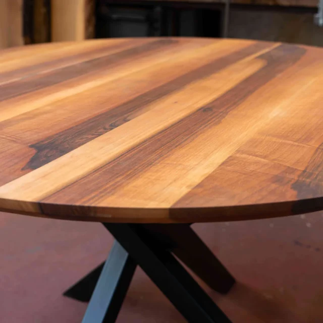 Atelier Boyet - Table ronde en noyer