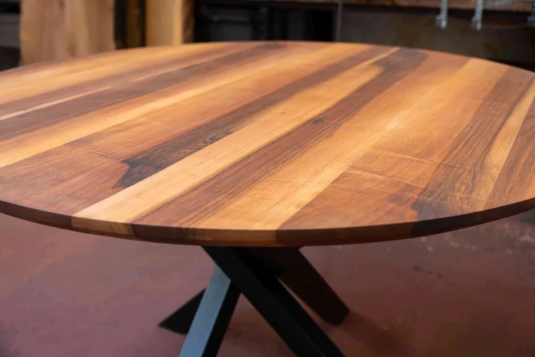 Atelier Boyet - Table ronde en noyer