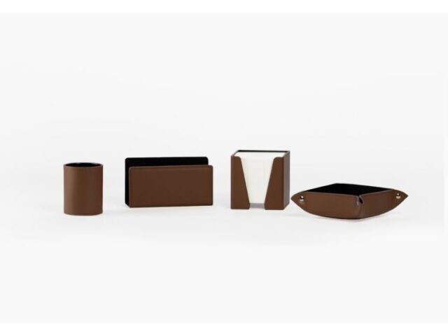 LAVOISIER Maroquinier - Coffret accessoires de bureau en cuir marron – COF acc.1
